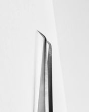 Load image into Gallery viewer, ISOLATION SLIM TWEEZER